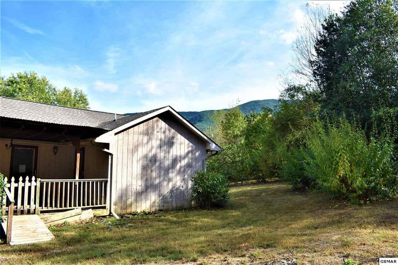 3734 Pleasant View Ln, Sevierville, TN 37862