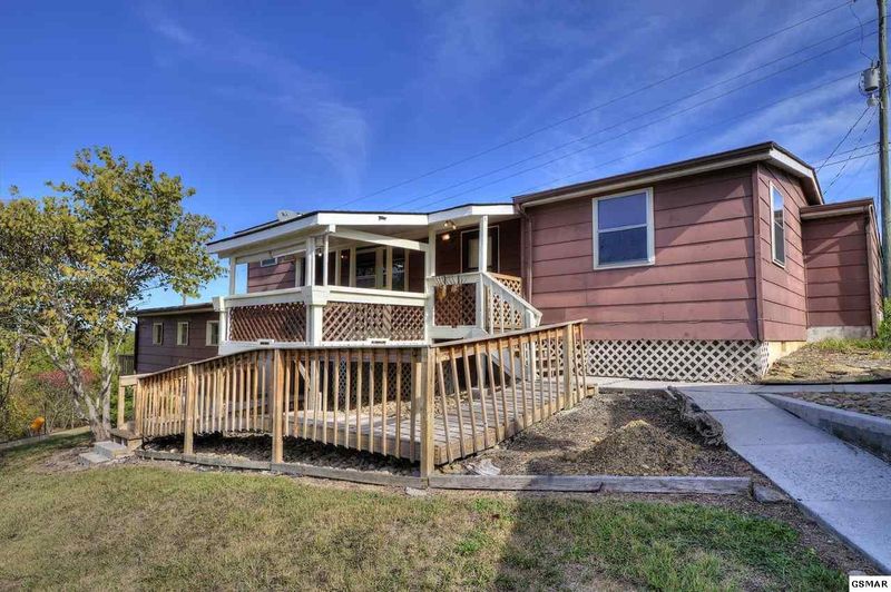 1505 Parrotts Chapel Rd, Sevierville, TN 37876