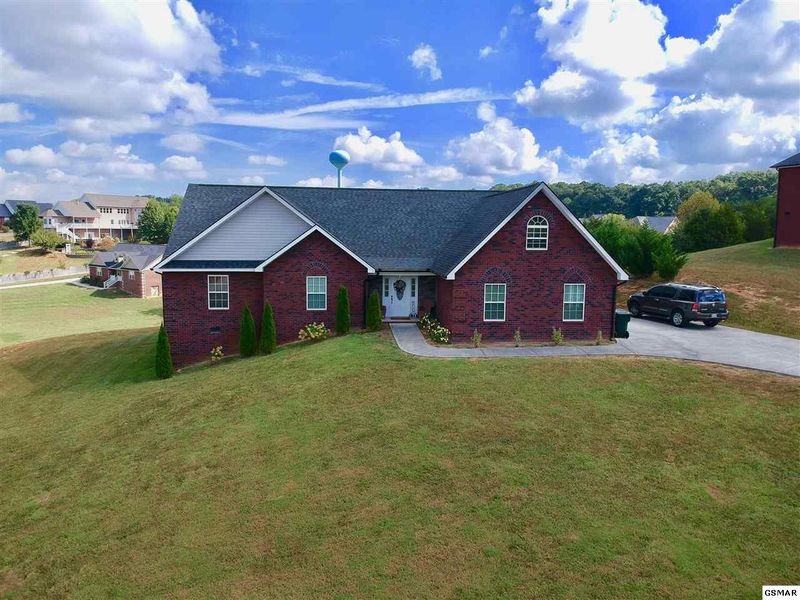1464 Sugarland Cir, Sevierville, TN 37862