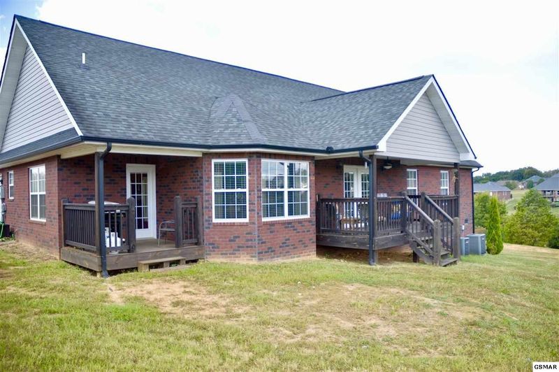 1464 Sugarland Cir, Sevierville, TN 37862