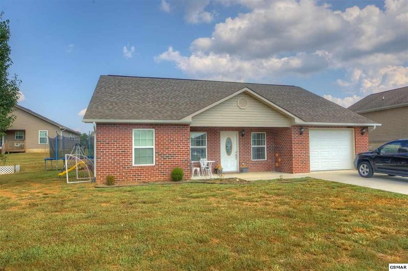 2214 Bacon Ct, Sevierville, TN 37876