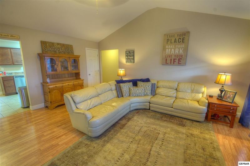 2214 Bacon Ct, Sevierville, TN 37876