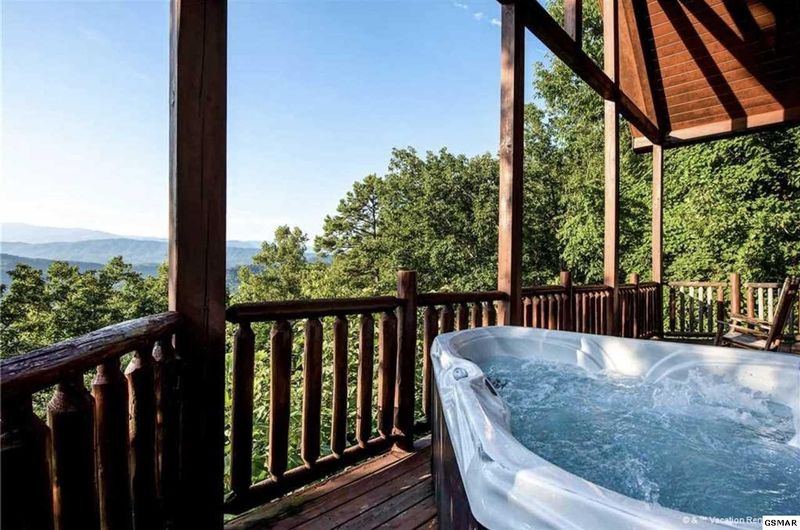 949 Autumn Ridge Way #BEARBLUFFS, Sevierville, TN 37876