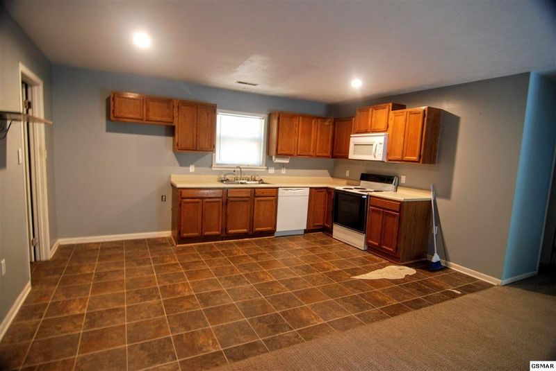 919 Beverly Hills Dr, Sevierville, TN 37862