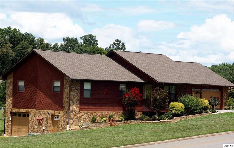 2820 English Valley Ln, Sevierville, TN 37876