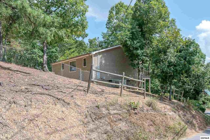 1746 Walker Trl, Sevierville, TN 37876