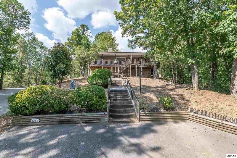 1746 Walker Trl, Sevierville, TN 37876