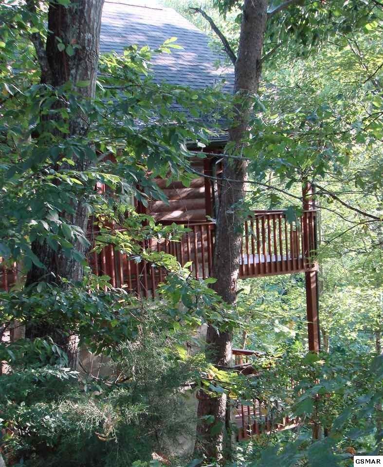 1633 Raccoon Den Way, Sevierville, TN 37862