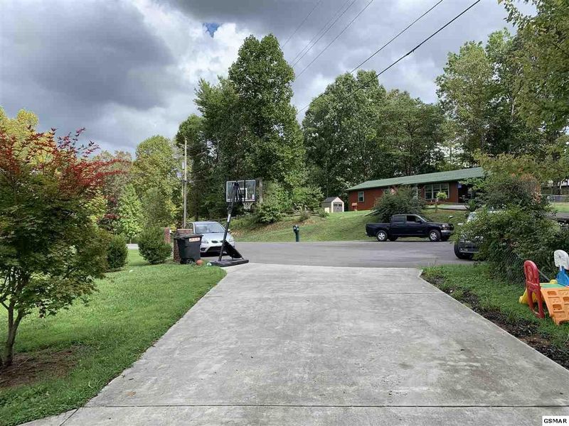 2876 Victory Ln, Sevierville, TN 37876