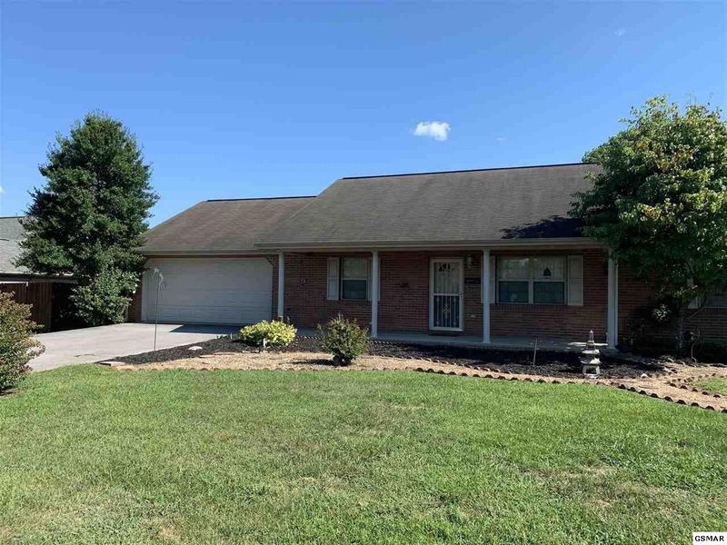 1618 Middle Ct, Sevierville, TN 37862