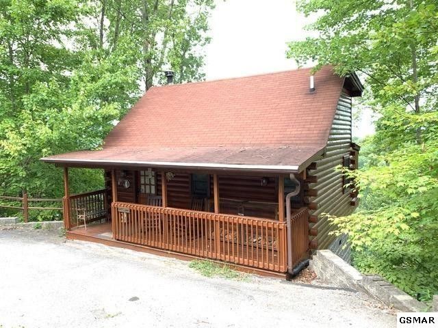 1616 Ginnys Trl, Sevierville, TN 37876