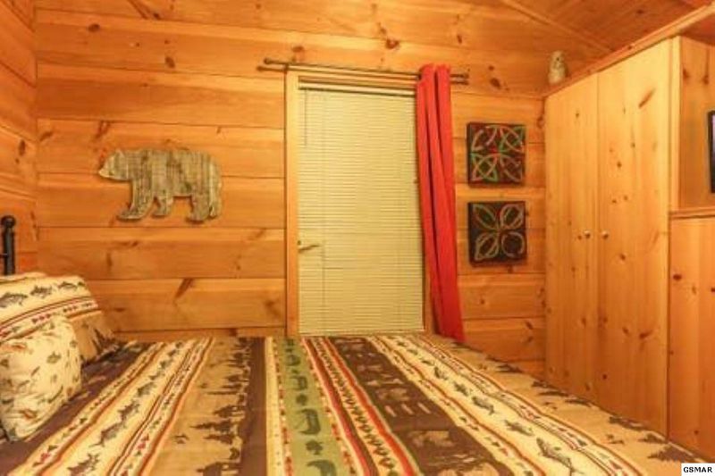 1705 Ski View Dr, Sevierville, TN 37876