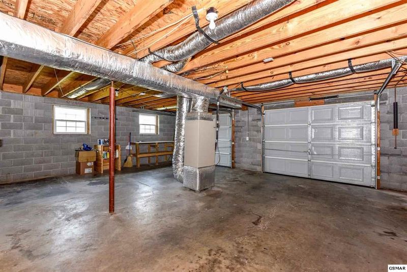 2220 Sand Ct, Sevierville, TN 37876