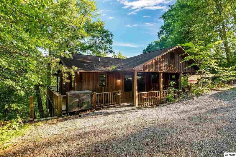 3354 Spring View Dr, Sevierville, TN 37863