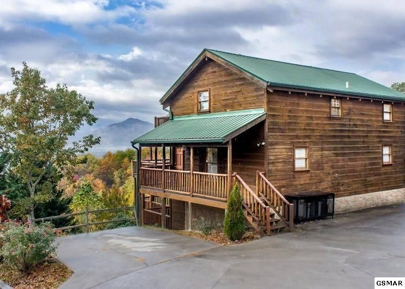 3030 Wears Overlook Ln, Sevierville, TN 37862