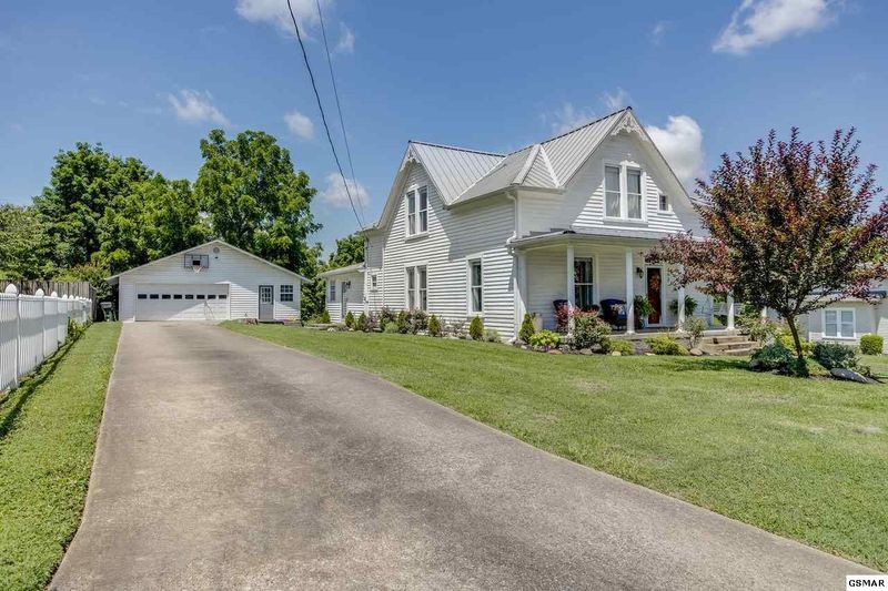 705 Broad Ave, Sevierville, TN 37862
