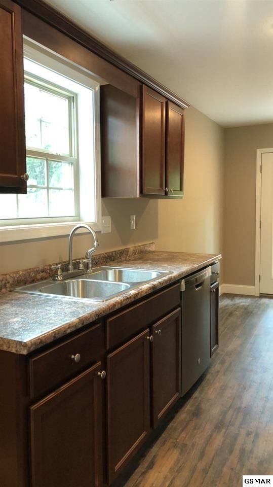 1664 Middle Creek Rd, Sevierville, TN 37862