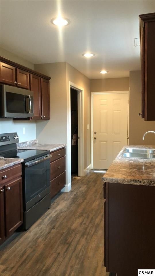 1664 Middle Creek Rd, Sevierville, TN 37862