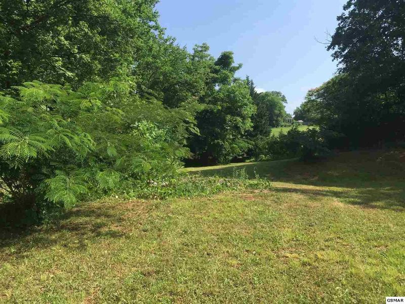 2633 Peachtree St, Knoxville, TN 37920