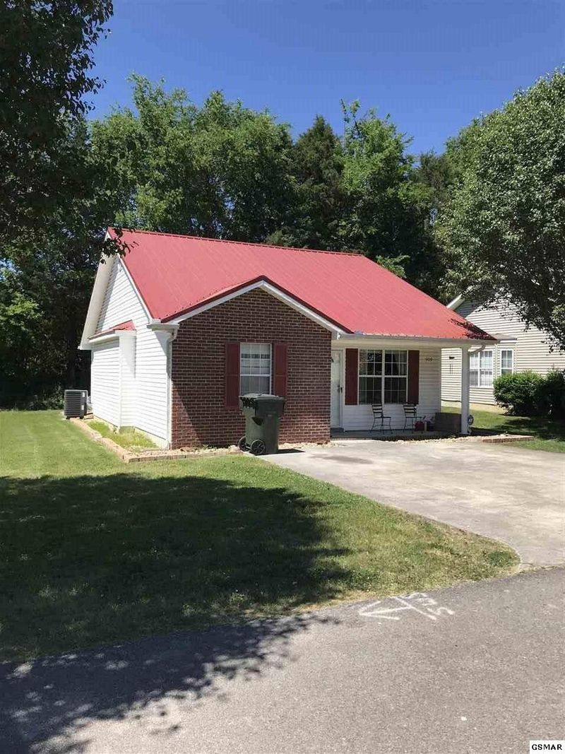 909 Middlebrook Ct, Sevierville, TN 37862