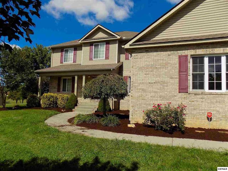 655 Bryce View Ln, Sevierville, TN 37876