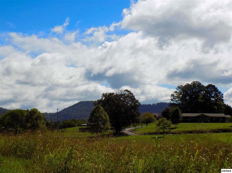 655 Bryce View Ln, Sevierville, TN 37876