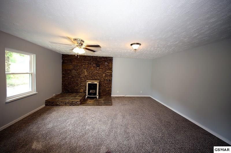 720 Smoky Mountain View Dr, Sevierville, TN 37876