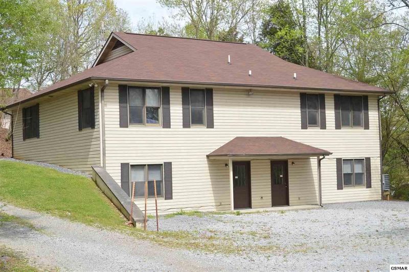 634 Middle Creek Rd, Sevierville, TN 37862