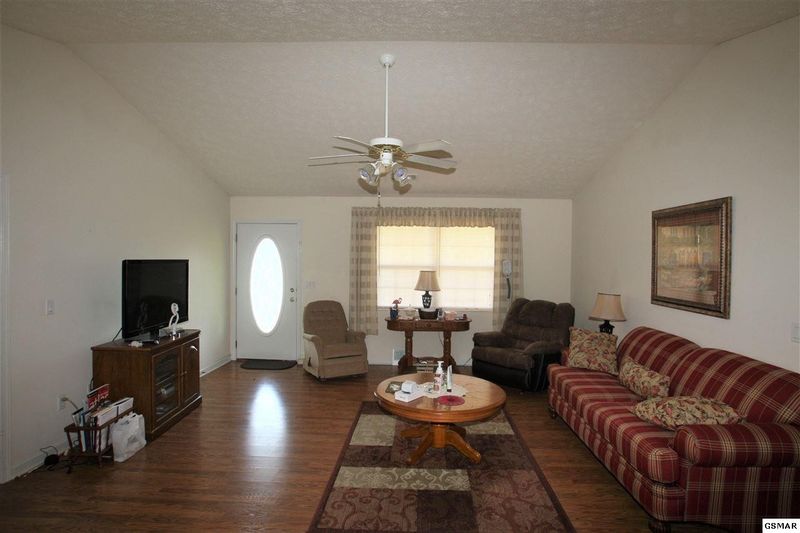 1622 Upper Ridge Ct, Sevierville, TN 37862