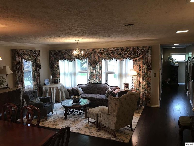 135 Overlook Dr, Sevierville, TN 37862