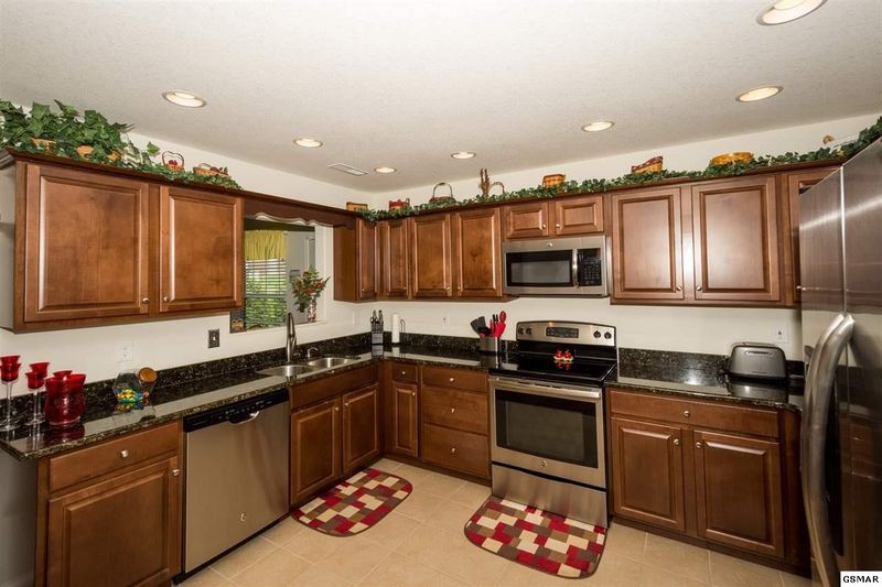 1908 Canyon Rd, Sevierville, TN 37862