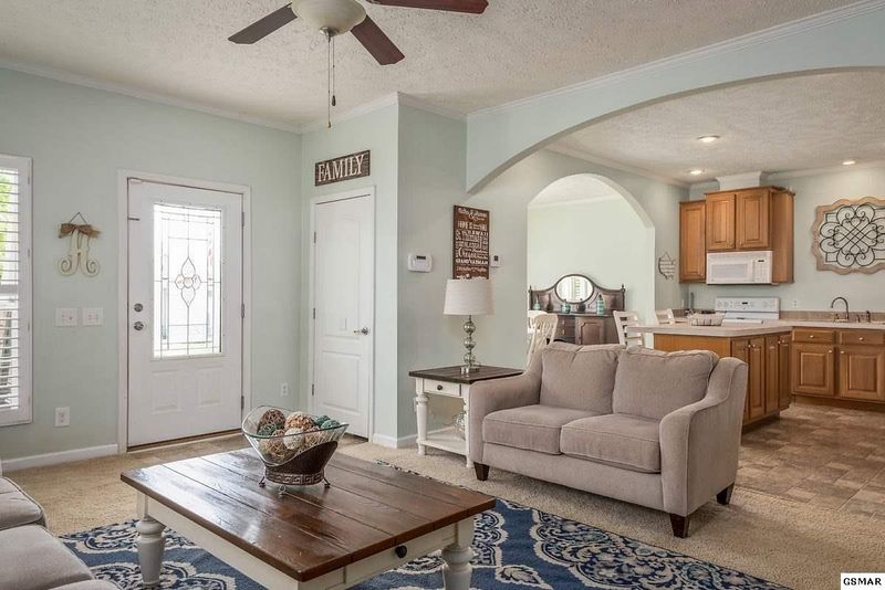 1128 Gregory Valley Dr, Sevierville, TN 37876