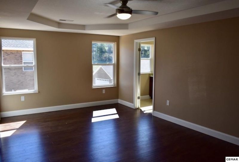 1923 Canyon Rd, Sevierville, TN 37862