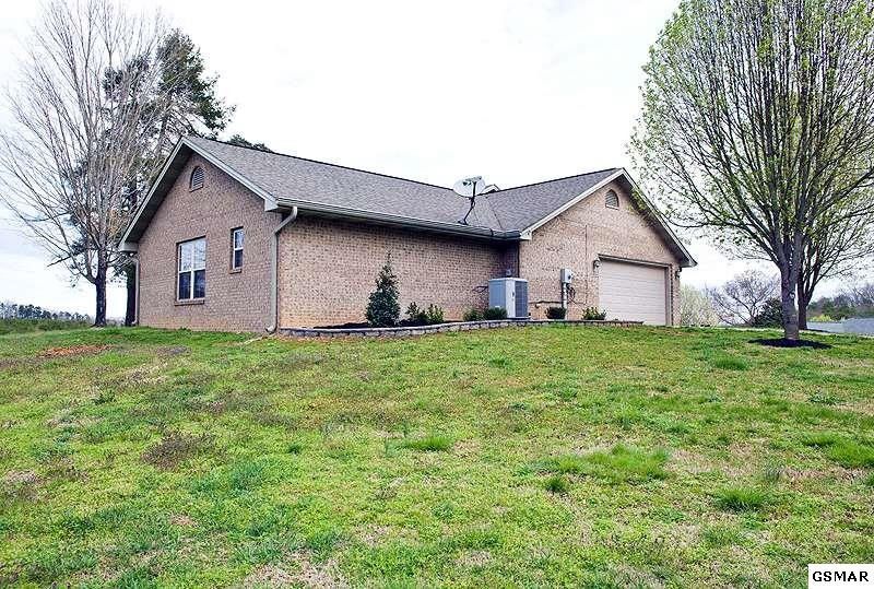 1366 Crystal View Dr, Sevierville, TN 37876