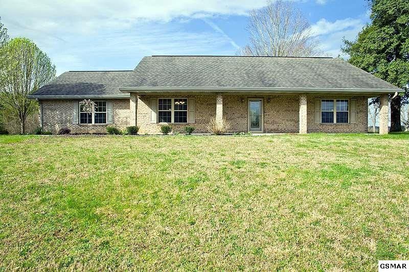 1366 Crystal View Dr, Sevierville, TN 37876