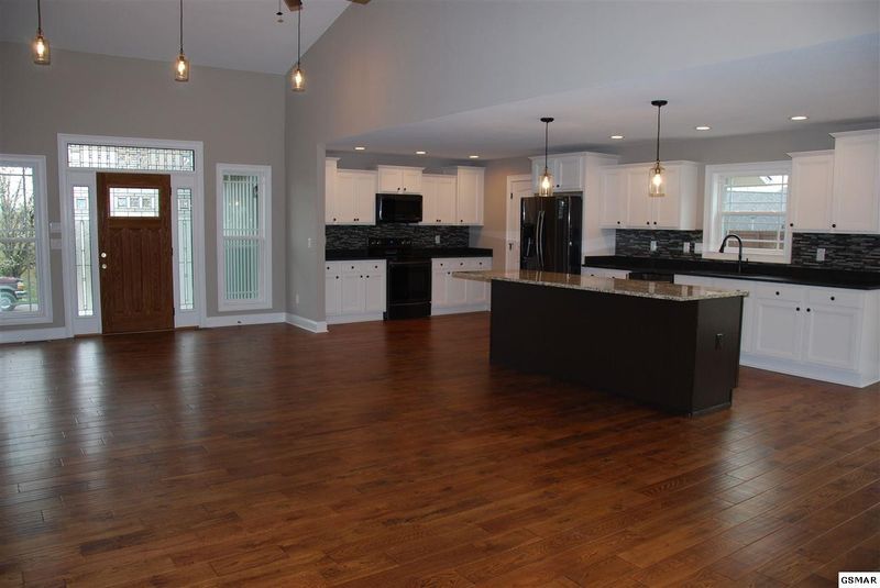 190 Lisa Dr, Sevierville, TN 37876