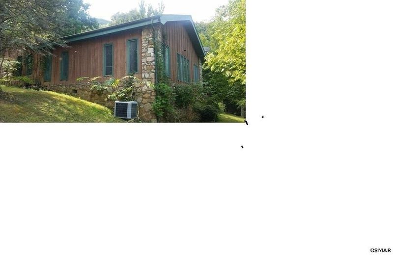 714 Alpine Dr, Sevierville, TN 37876