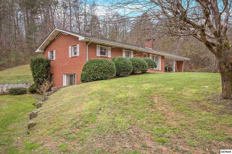 3688 Richardson Cove Rd, Sevierville, TN 37876