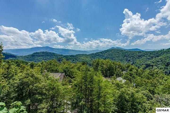 2595 Raccoon Hollow Way, Sevierville, TN 37862