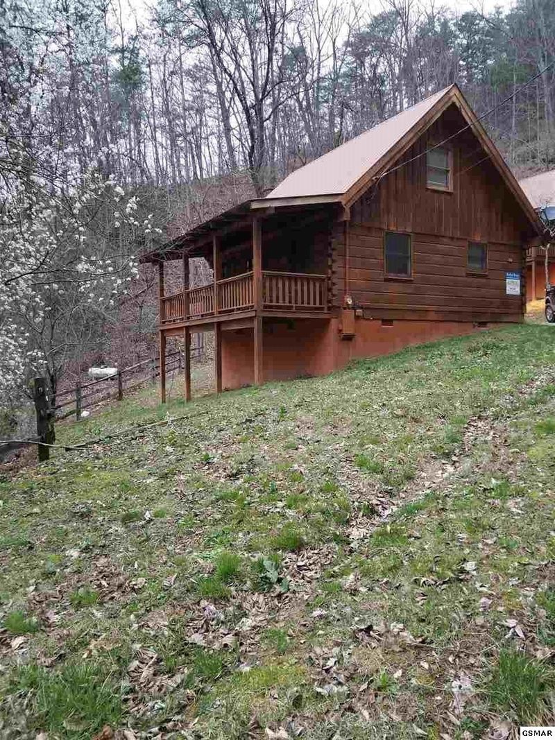 1657 Herman Large Ln, Sevierville, TN 37876