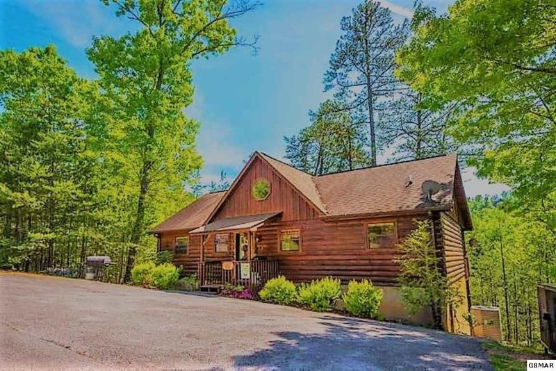1648 Raccoon Den Way, Sevierville, TN 37862