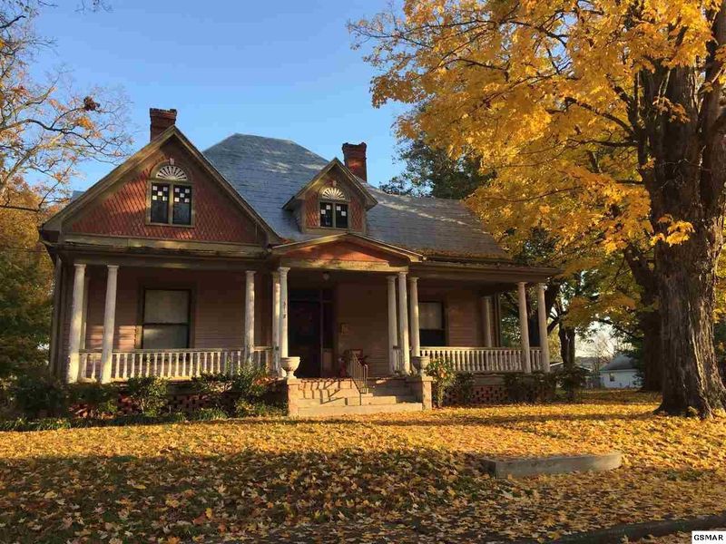 318 Cherry St, Sevierville, TN 37862