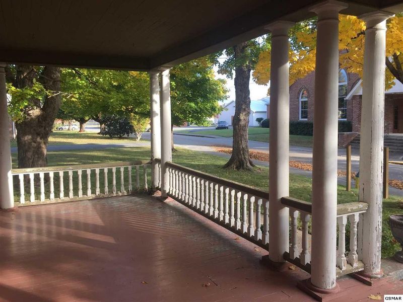 318 Cherry St, Sevierville, TN 37862