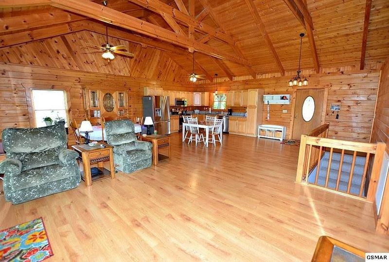 945 Hidden Harbor Ln, Sevierville, TN 37876