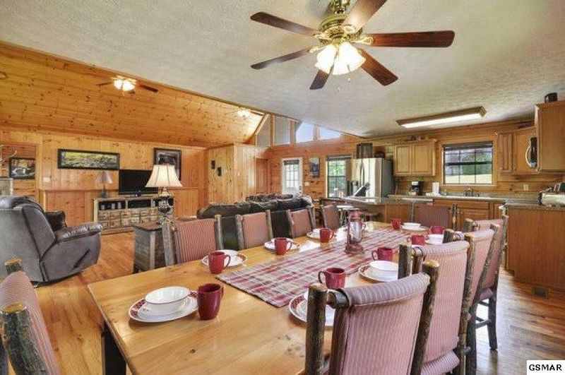 1507 Boo Boo Way, Sevierville, TN 37862