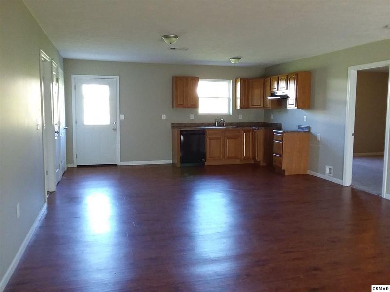 1734 Rivergate Dr, Sevierville, TN 37862