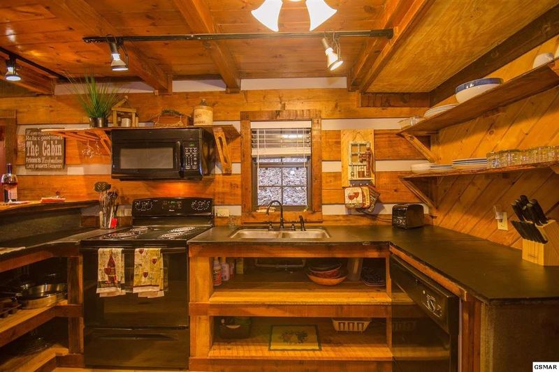 1903 Beach Front Dr, Sevierville, TN 37862