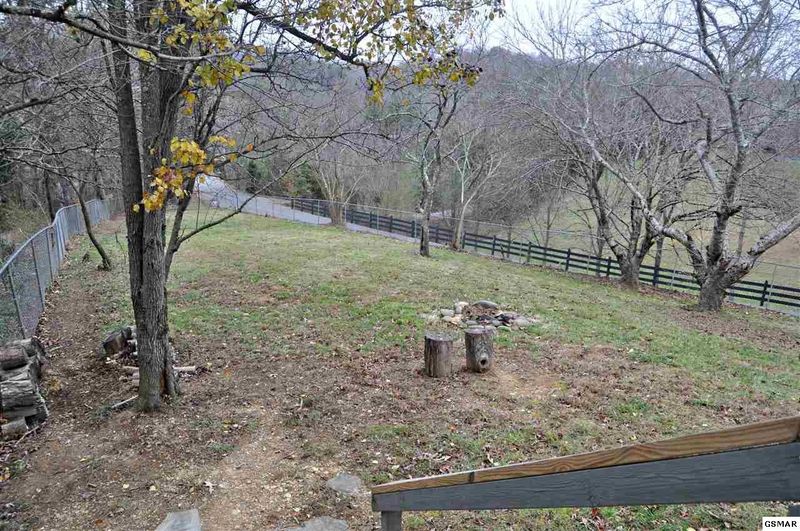 1830 Shady Grv, Sevierville, TN 37862