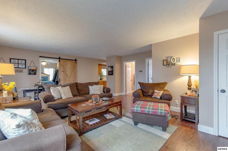 1407 Park Ln, Sevierville, TN 37876