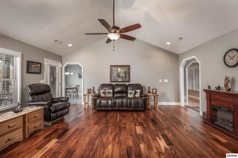 2169 Summerfield Ln, Sevierville, TN 37876